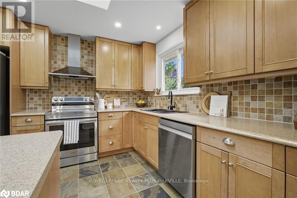2159 Hixon Street, Oakville, Ontario  L6L 1T5 - Photo 16 - W12483663