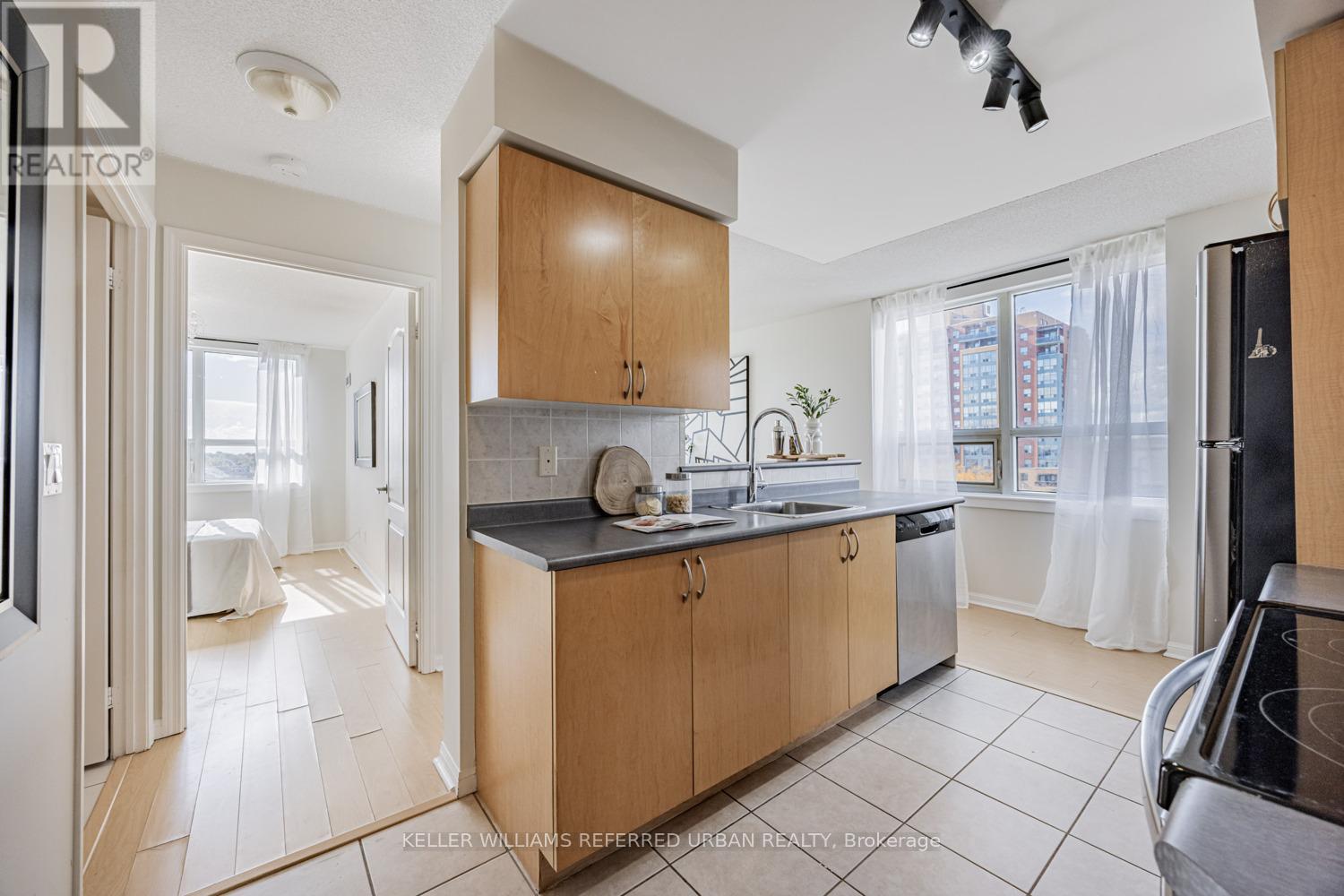 511 - 4 Elsinore Path, Toronto, Ontario  M8V 4G7 - Photo 10 - W12483687
