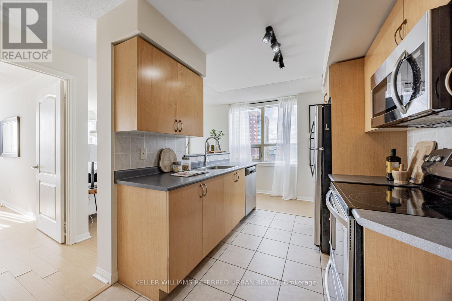 511 - 4 Elsinore Path, Toronto, Ontario  M8V 4G7 - Photo 3 - W12483687