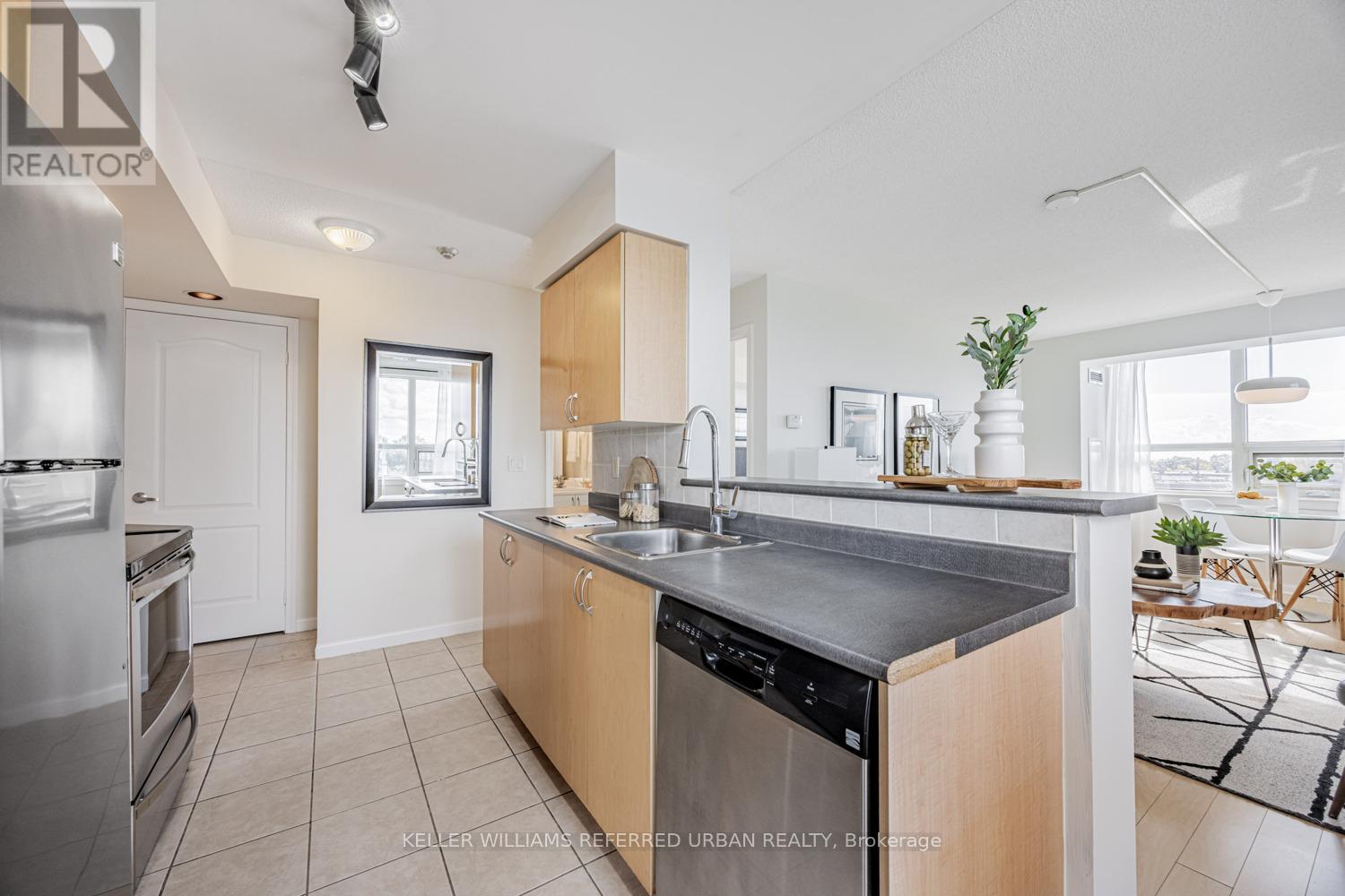511 - 4 Elsinore Path, Toronto, Ontario  M8V 4G7 - Photo 5 - W12483687