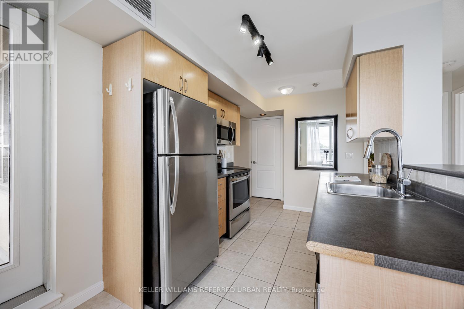 511 - 4 Elsinore Path, Toronto, Ontario  M8V 4G7 - Photo 6 - W12483687