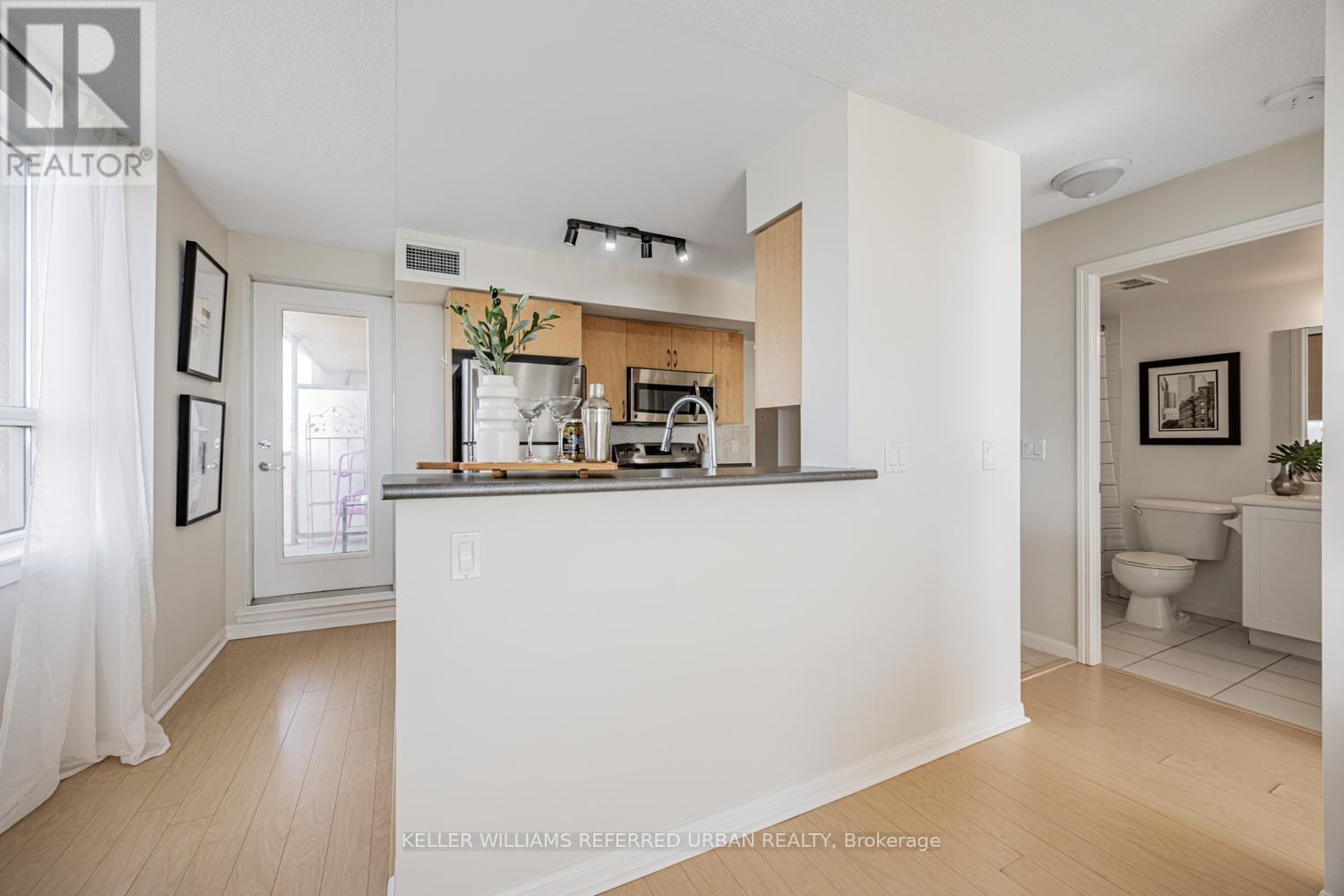 511 - 4 Elsinore Path, Toronto, Ontario  M8V 4G7 - Photo 7 - W12483687