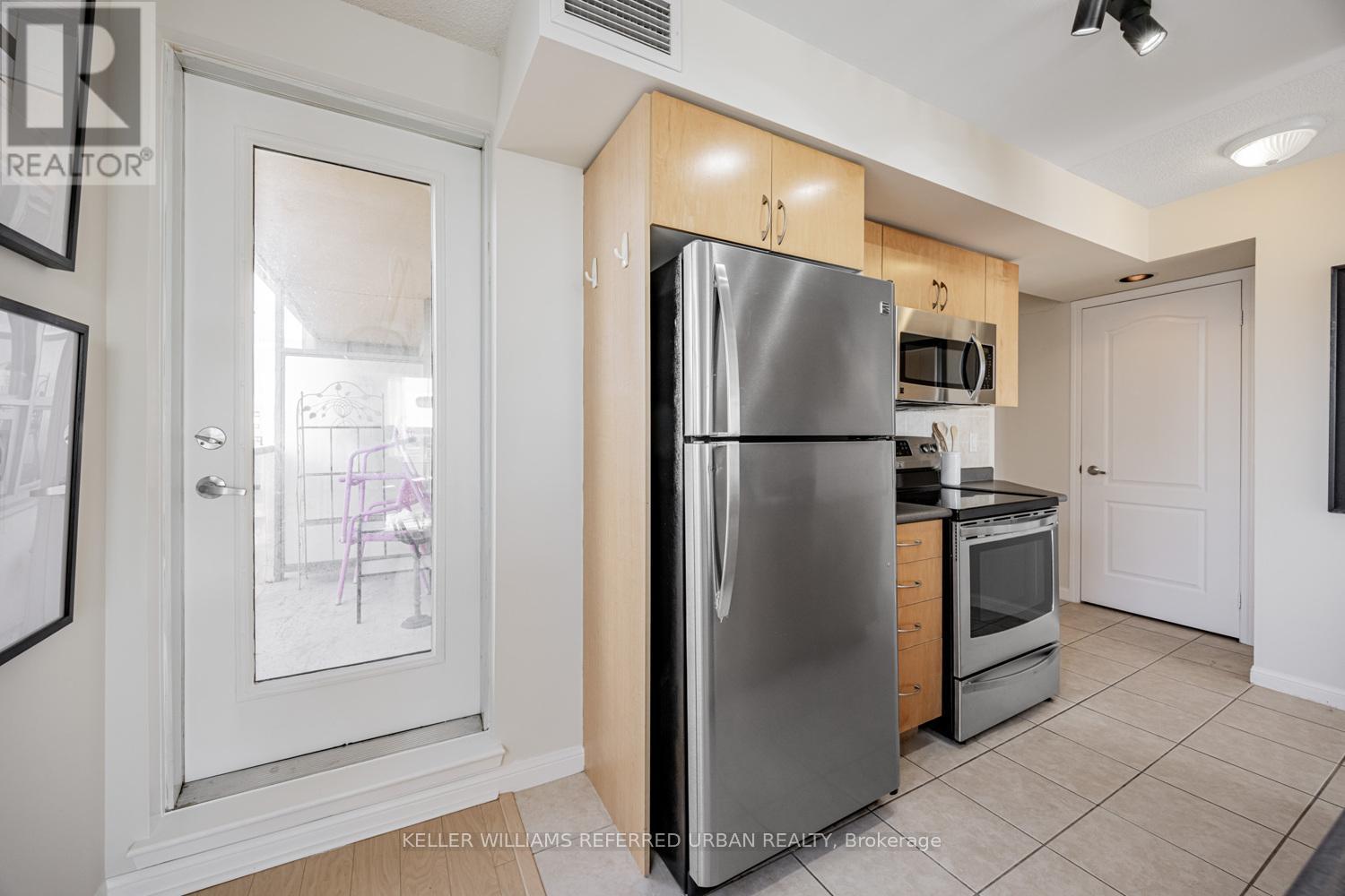511 - 4 Elsinore Path, Toronto, Ontario  M8V 4G7 - Photo 8 - W12483687