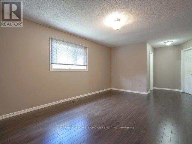 1575 Sir Monty's Drive, Mississauga, Ontario  L5N 4P1 - Photo 11 - W12483699