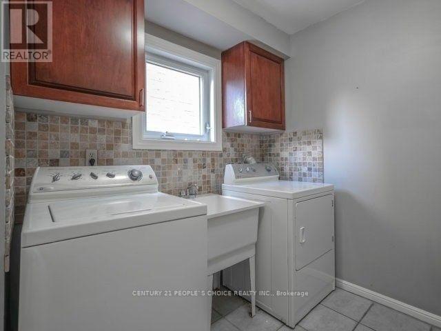 1575 Sir Monty's Drive, Mississauga, Ontario  L5N 4P1 - Photo 16 - W12483699