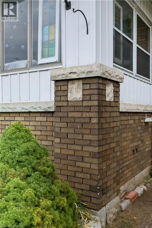 93 Barnesdale Boulevard, Hamilton, Ontario  L8M 2V5 - Photo 3 - 40777667