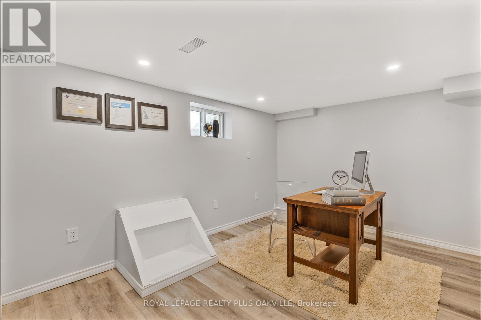 2 Westcliffe Avenue, Hamilton, Ontario  L9C 1K2 - Photo 39 - X12483563