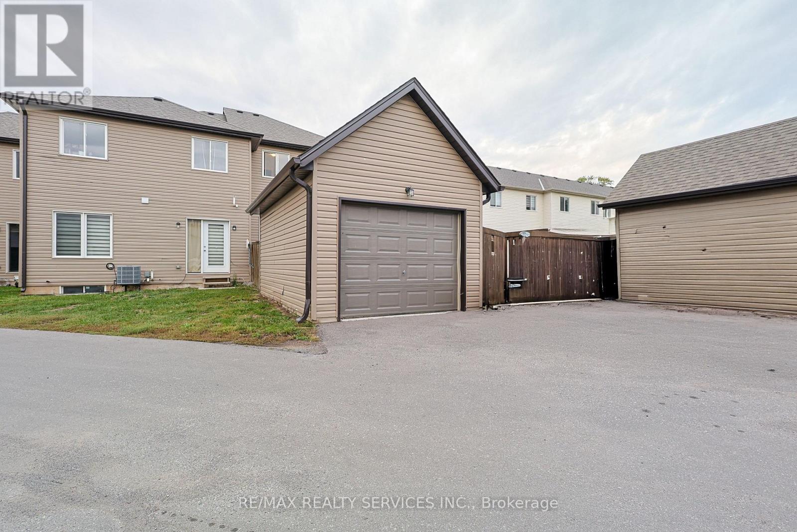 17 - 35 Perenack Avenue, Welland, Ontario  L3C 2C6 - Photo 4 - X12483576