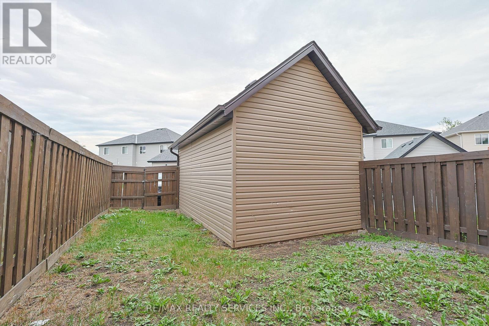 17 - 35 Perenack Avenue, Welland, Ontario  L3C 2C6 - Photo 5 - X12483576