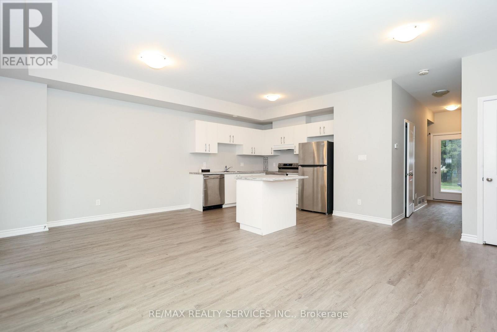 17 - 35 Perenack Avenue, Welland, Ontario  L3C 2C6 - Photo 9 - X12483576