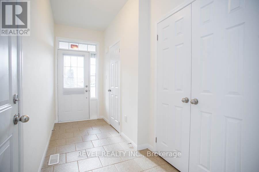22 - 21 Diana Avenue, Brantford, Ontario  N3T 0G7 - Photo 4 - X12483695