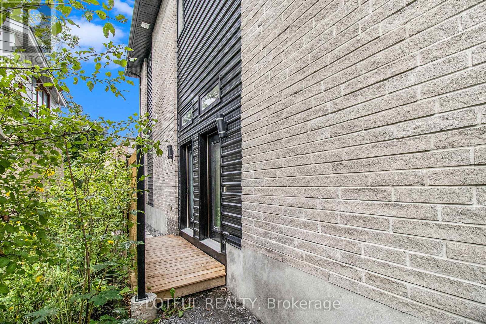 B - 411 Leighton Terrace, Ottawa, Ontario  K1Z 6J7 - Photo 4 - X12464477
