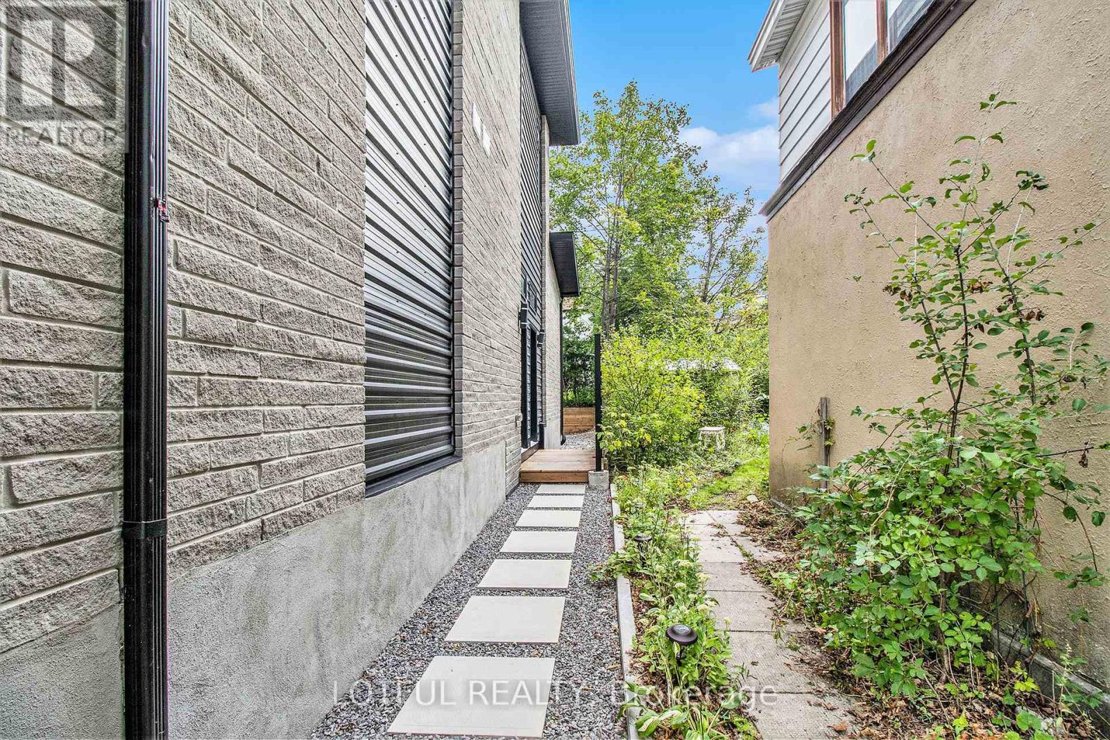 B - 411 Leighton Terrace, Ottawa, Ontario  K1Z 6J7 - Photo 3 - X12464477