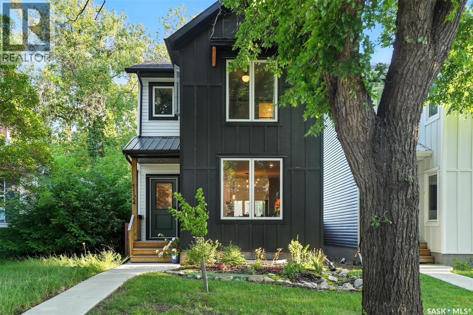 1124 9th Street E, Saskatoon, Saskatchewan  S7H 0N4 - Photo 1 - SK016399