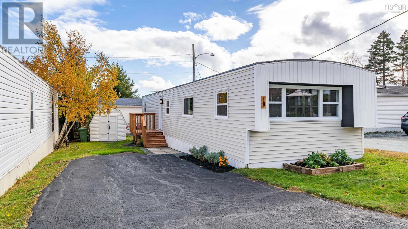 18 Earleton Avenue, Dartmouth, Nova Scotia  B2Y 2A7 - Photo 1 - 202526467