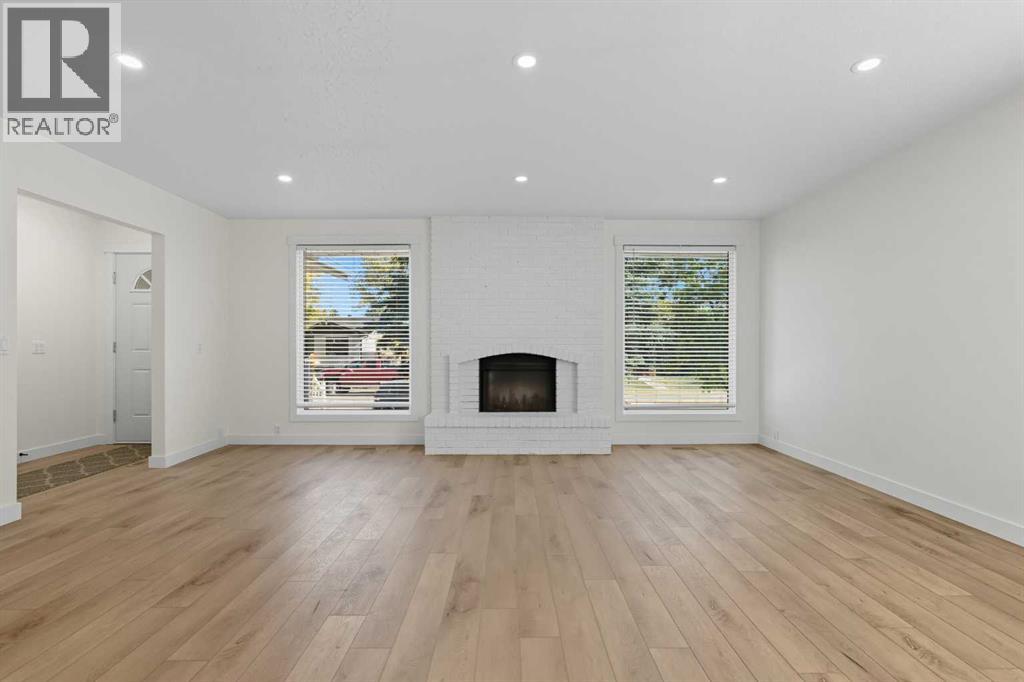 972 Bracewood Rise Sw, Calgary, Alberta  T2W 3C9 - Photo 6 - A2260191