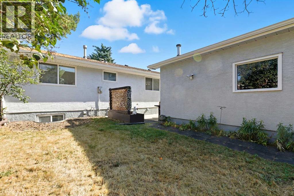 972 Bracewood Rise Sw, Calgary, Alberta  T2W 3C9 - Photo 22 - A2260191