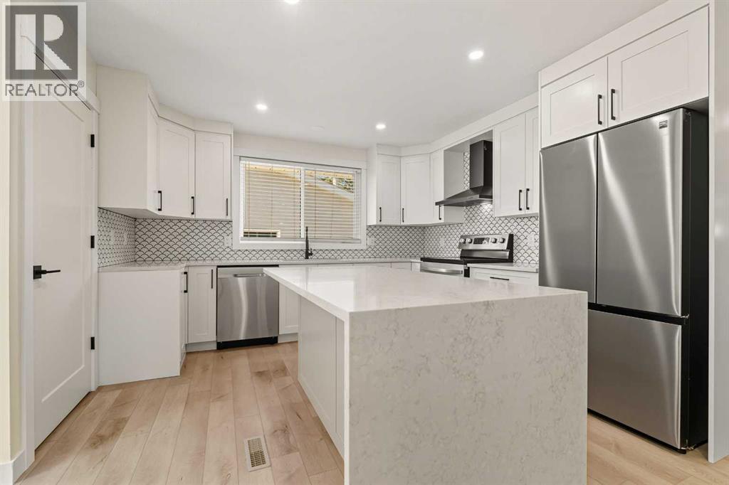 972 Bracewood Rise Sw, Calgary, Alberta  T2W 3C9 - Photo 3 - A2260191