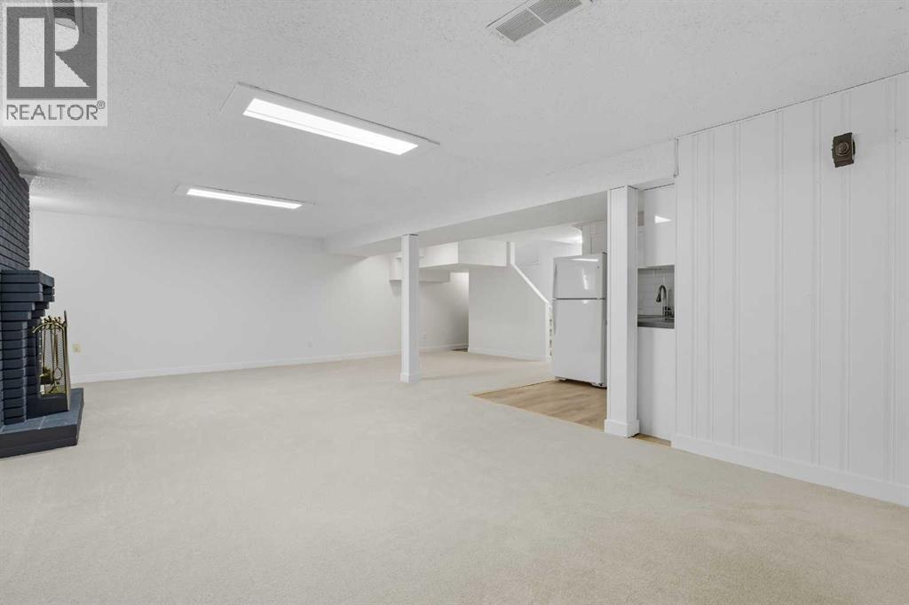 972 Bracewood Rise Sw, Calgary, Alberta  T2W 3C9 - Photo 15 - A2260191