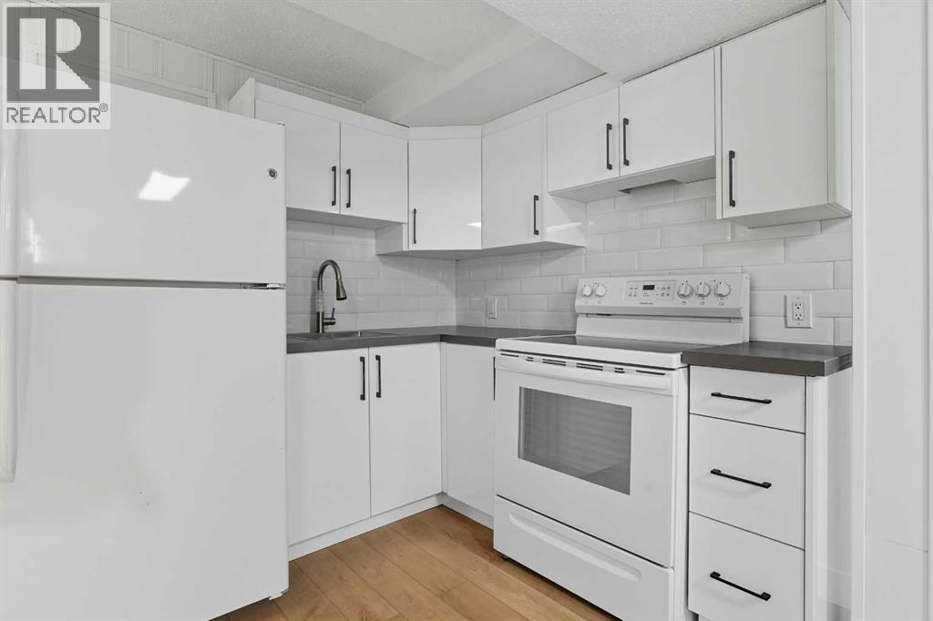 972 Bracewood Rise Sw, Calgary, Alberta  T2W 3C9 - Photo 14 - A2260191