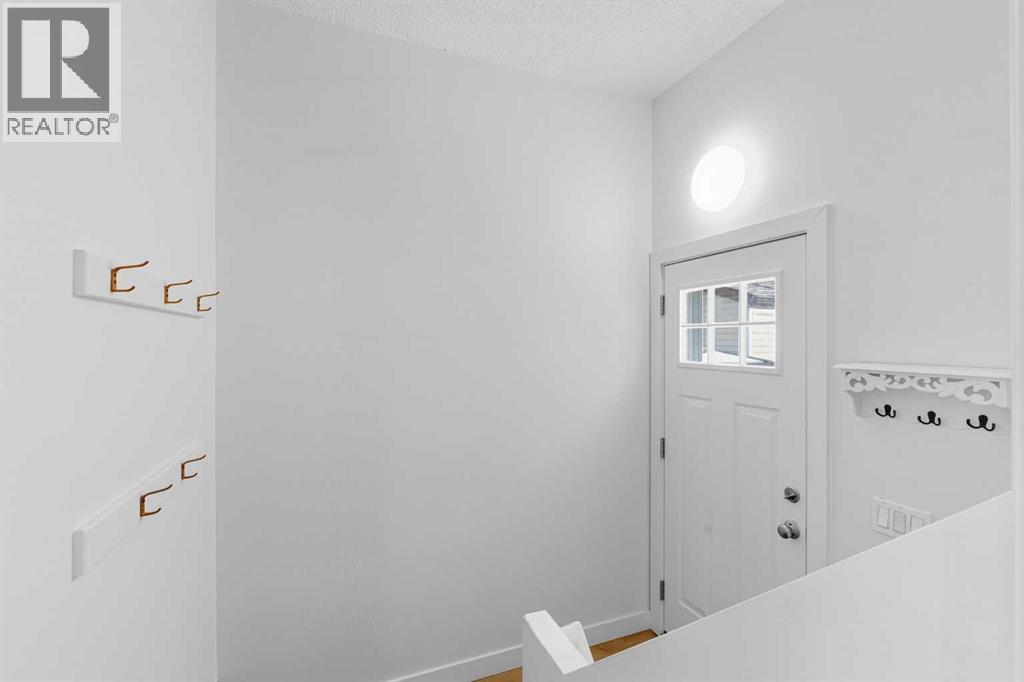 972 Bracewood Rise Sw, Calgary, Alberta  T2W 3C9 - Photo 12 - A2260191