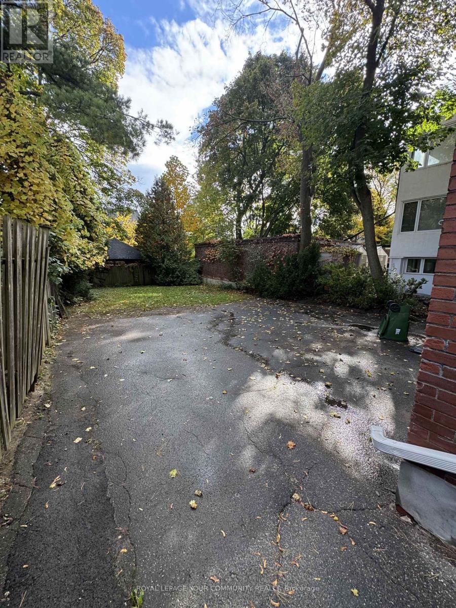 Upper - 183 St Clair Avenue E, Toronto, Ontario  M4T 1N9 - Photo 29 - C12483725