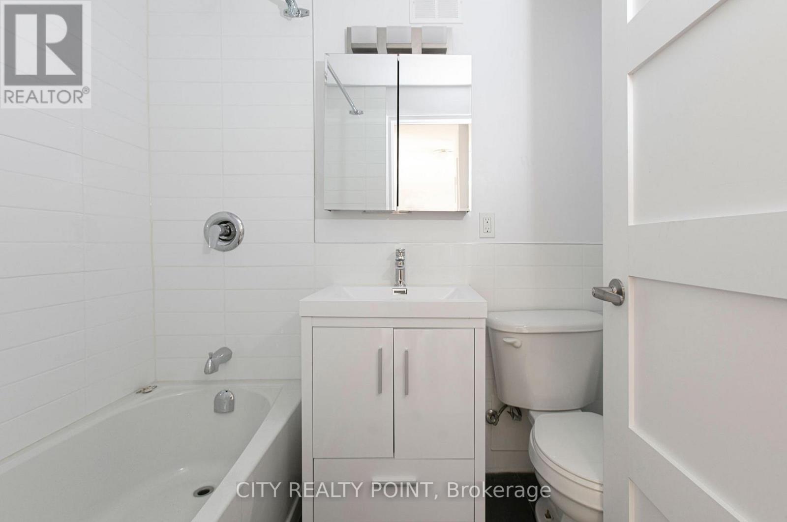 B2 - 95 Lawton Boulevard, Toronto, Ontario  M4V 1Z8 - Photo 3 - C12483747