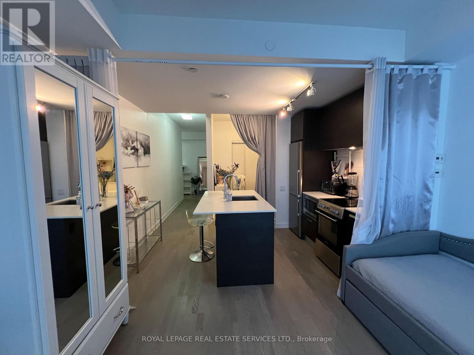 806 - 57 St Joseph Street, Toronto, Ontario  M5S 0C5 - Photo 16 - C12483753