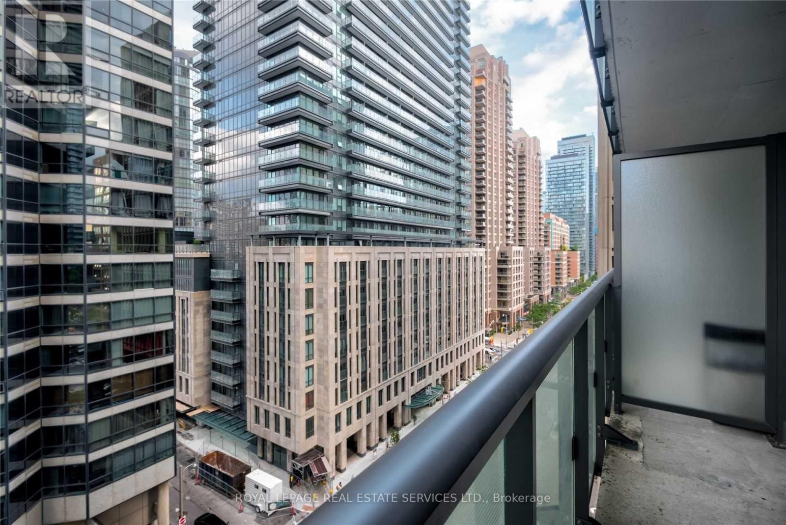 806 - 57 St Joseph Street, Toronto, Ontario  M5S 0C5 - Photo 3 - C12483753