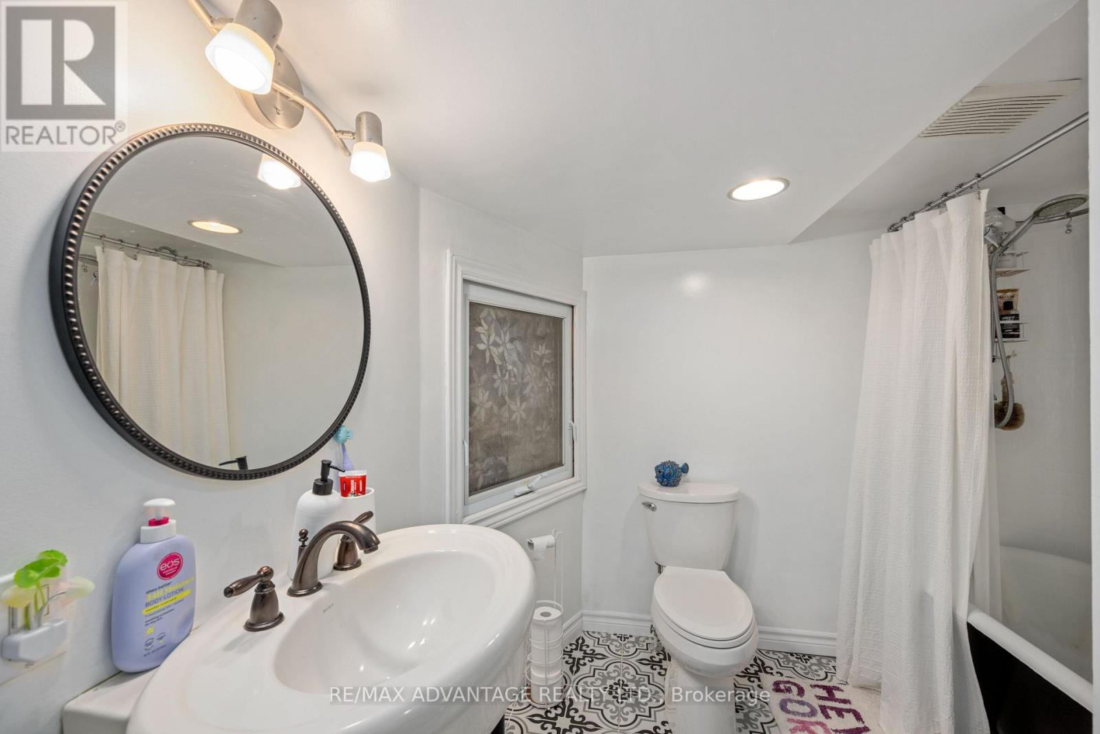110 Marley Place E, London South (South F), Ontario  N6C 1S8 - Photo 13 - X12483856