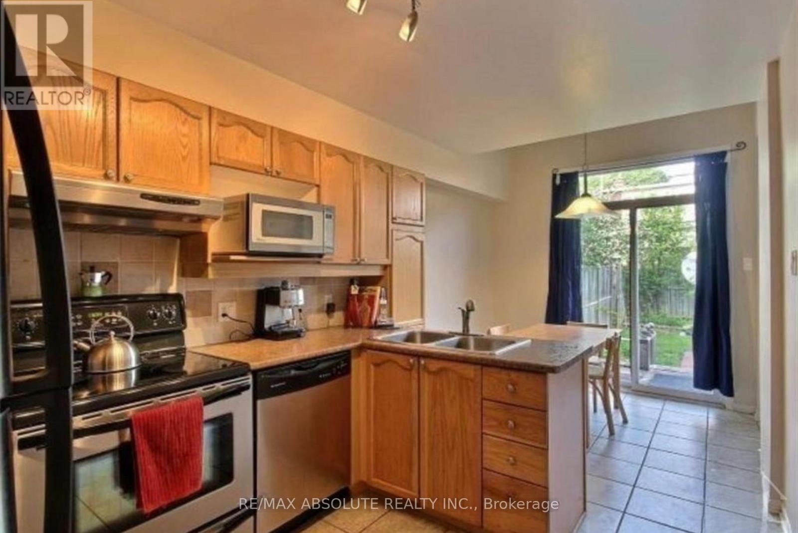 104 College Circle, Ottawa, Ontario  K1K 4R9 - Photo 12 - X12483860