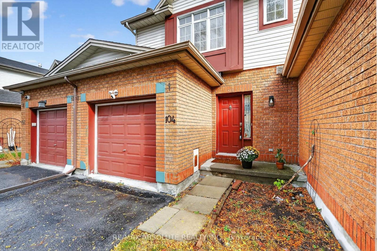 104 College Circle, Ottawa, Ontario  K1K 4R9 - Photo 4 - X12483860