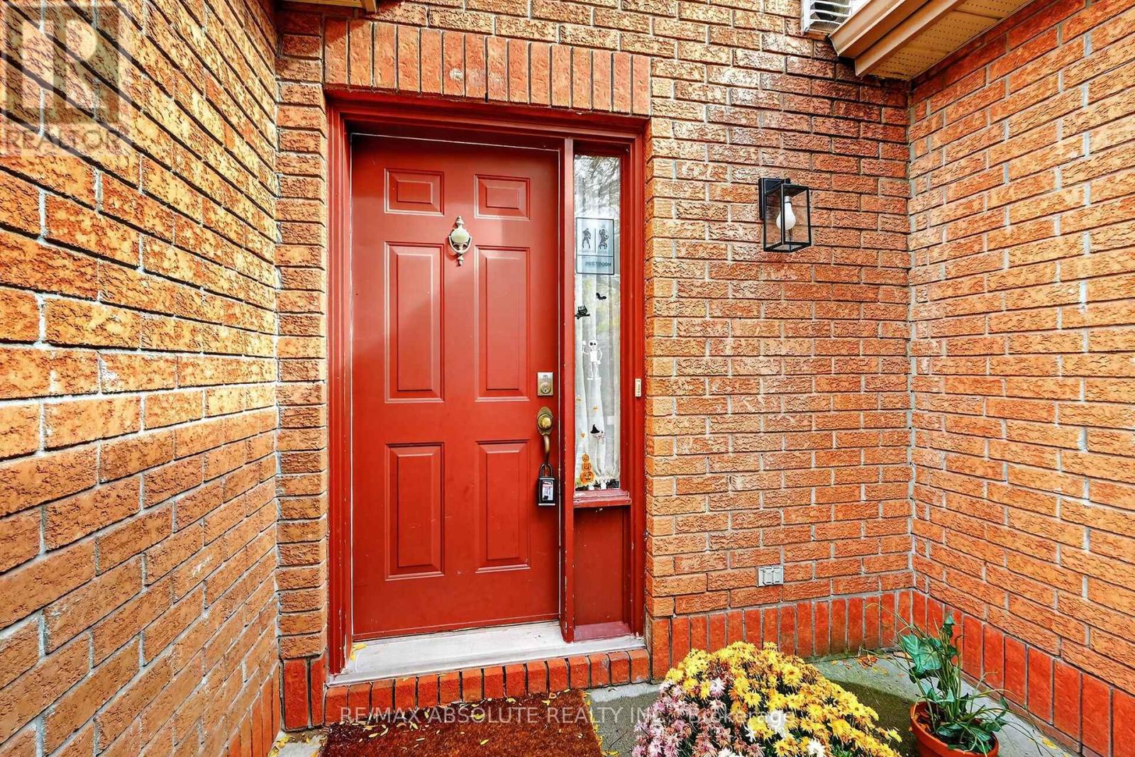104 College Circle, Ottawa, Ontario  K1K 4R9 - Photo 6 - X12483860