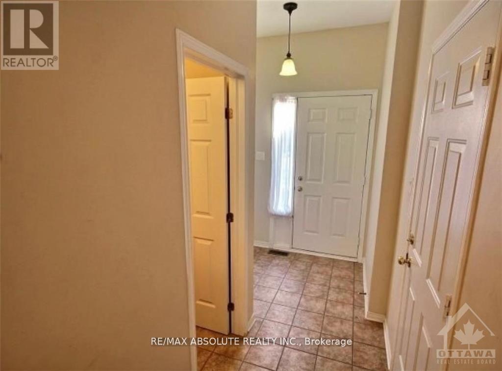 104 College Circle, Ottawa, Ontario  K1K 4R9 - Photo 7 - X12483860