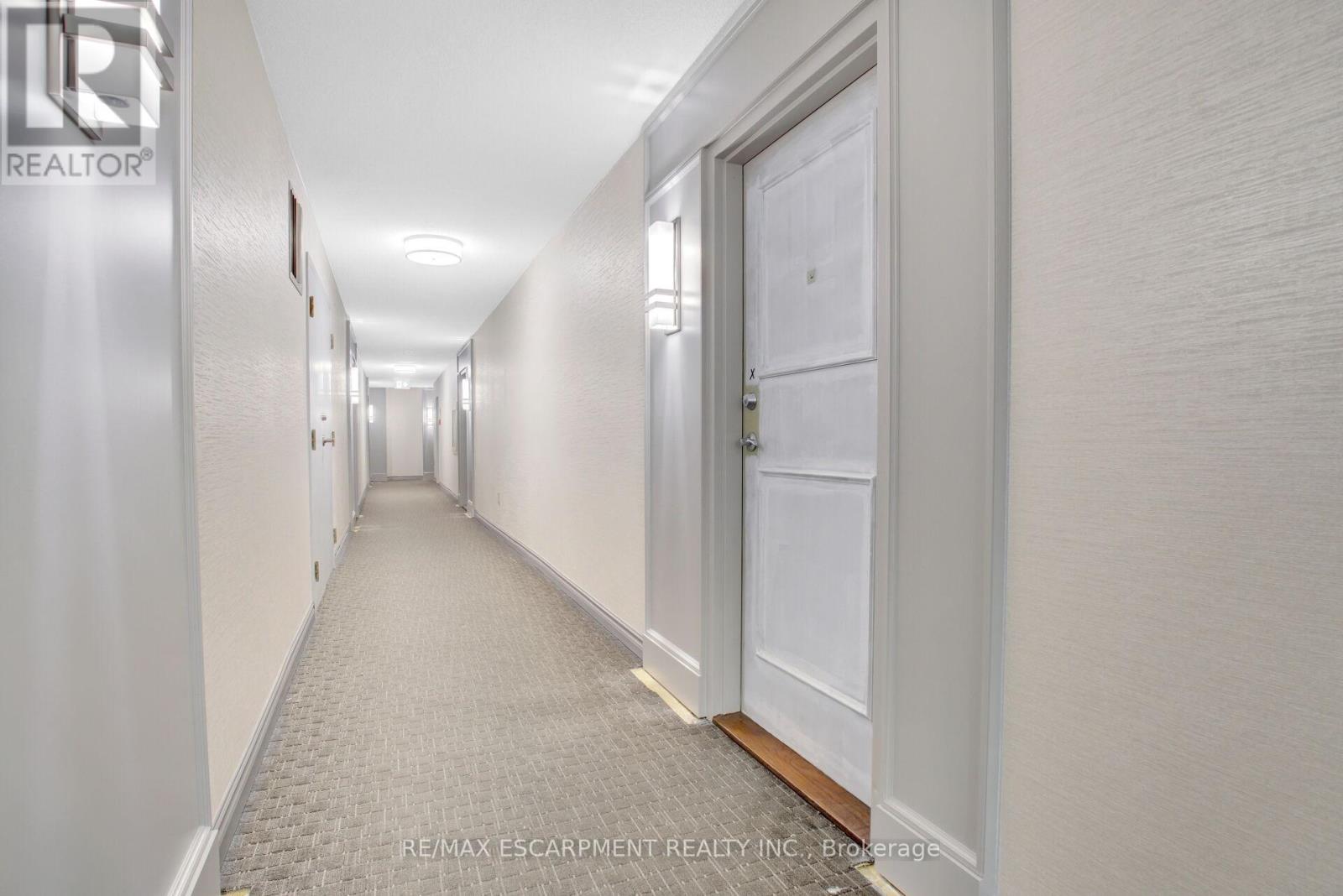 306 - 75 King Street E, Mississauga, Ontario  L5A 4G5 - Photo 10 - W12483229