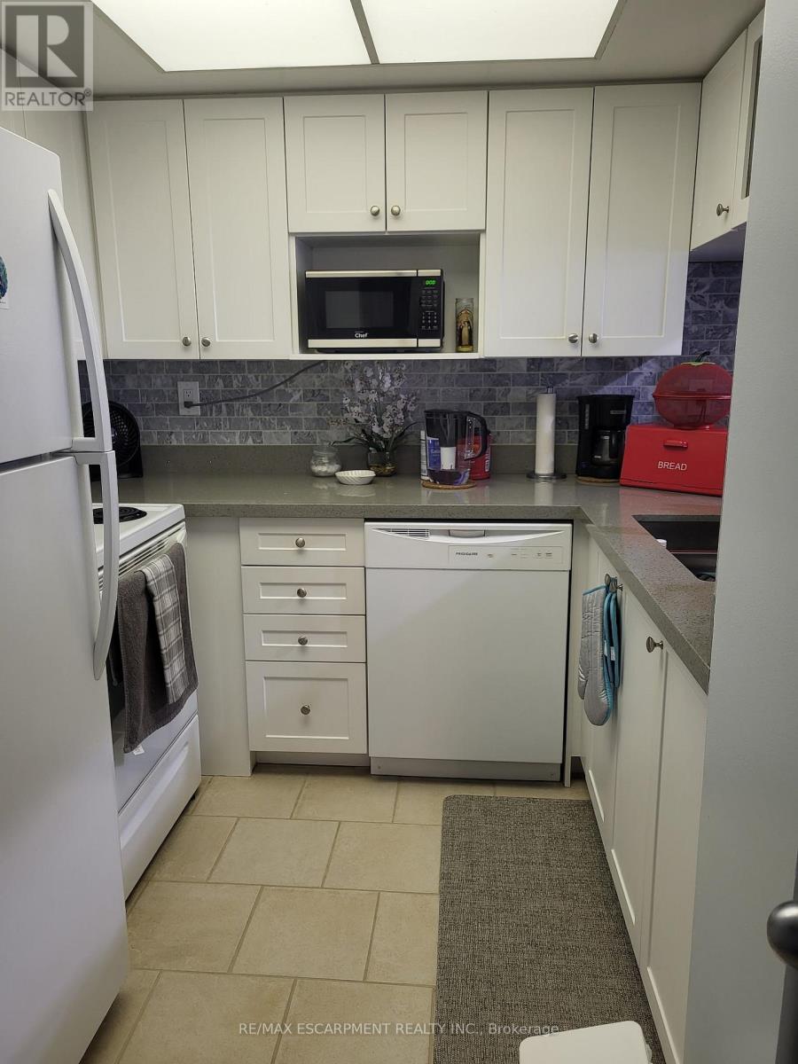 306 - 75 King Street E, Mississauga, Ontario  L5A 4G5 - Photo 11 - W12483229