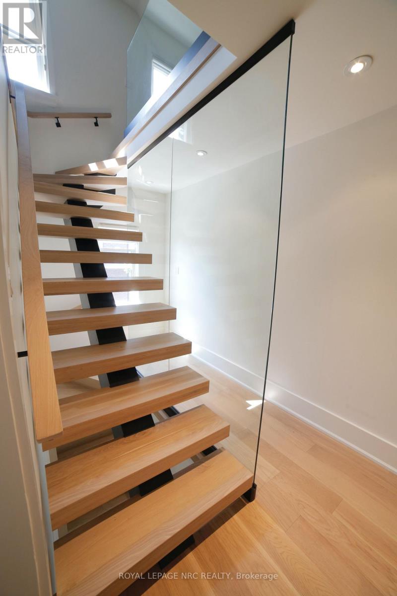 38 Hillcrest Avenue, St. Catharines (Old Glenridge), Ontario  L2R 4Y1 - Photo 22 - X12483789