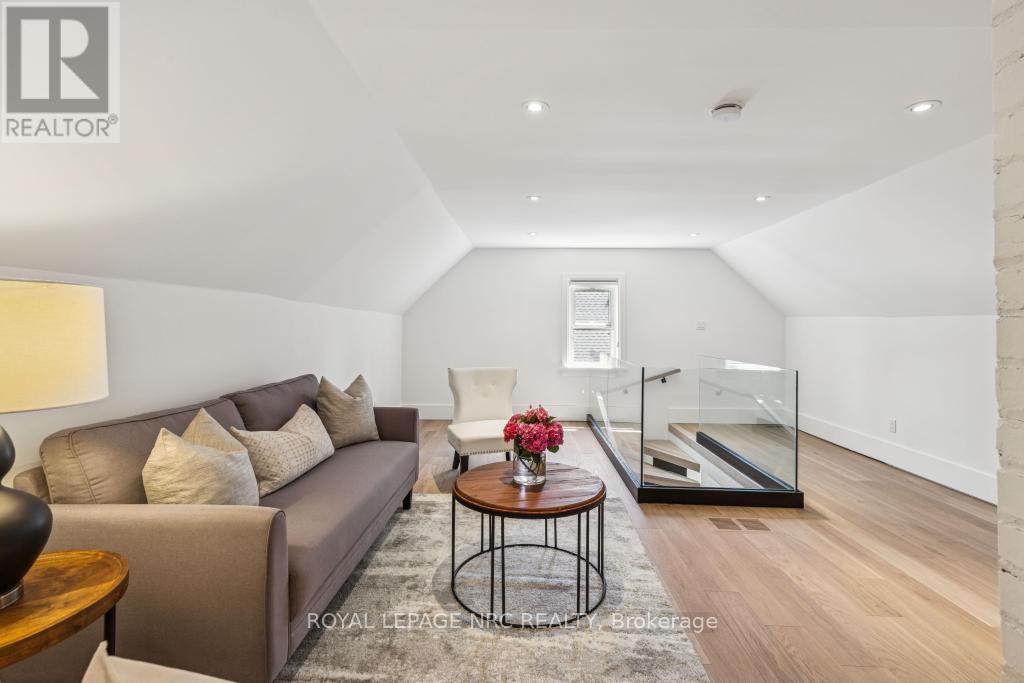 38 Hillcrest Avenue, St. Catharines (Old Glenridge), Ontario  L2R 4Y1 - Photo 33 - X12483789