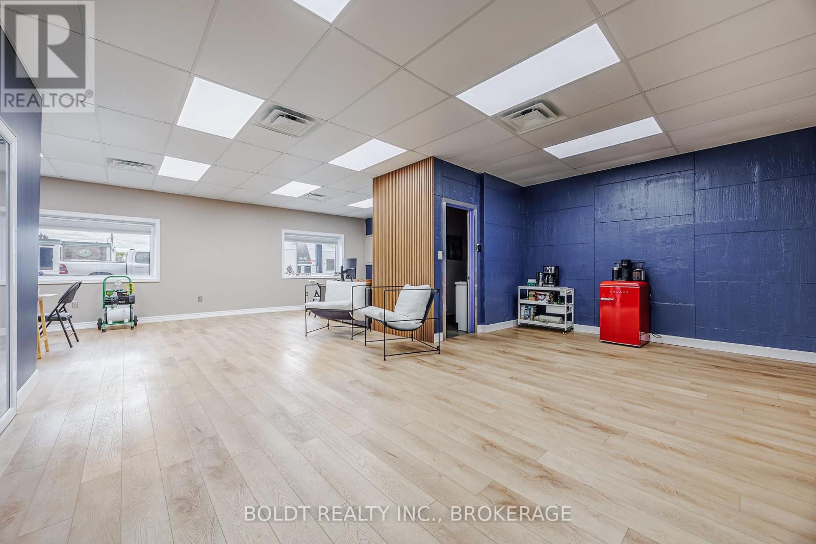 6 Secord Drive, St. Catharines (Lakeport), Ontario  L2N 1K8 - Photo 4 - X12483805