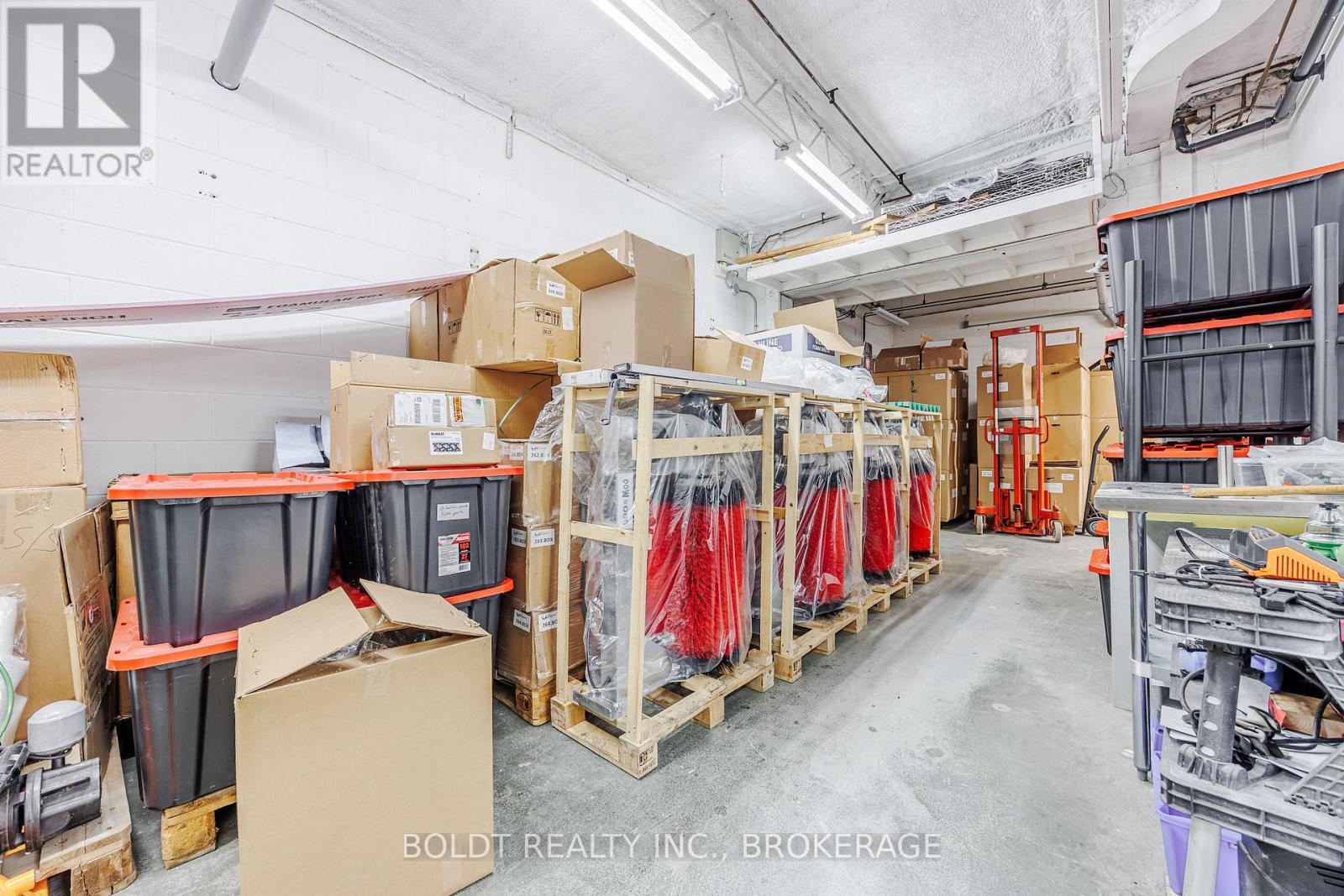 6 Secord Drive, St. Catharines (Lakeport), Ontario  L2N 1K8 - Photo 6 - X12483805