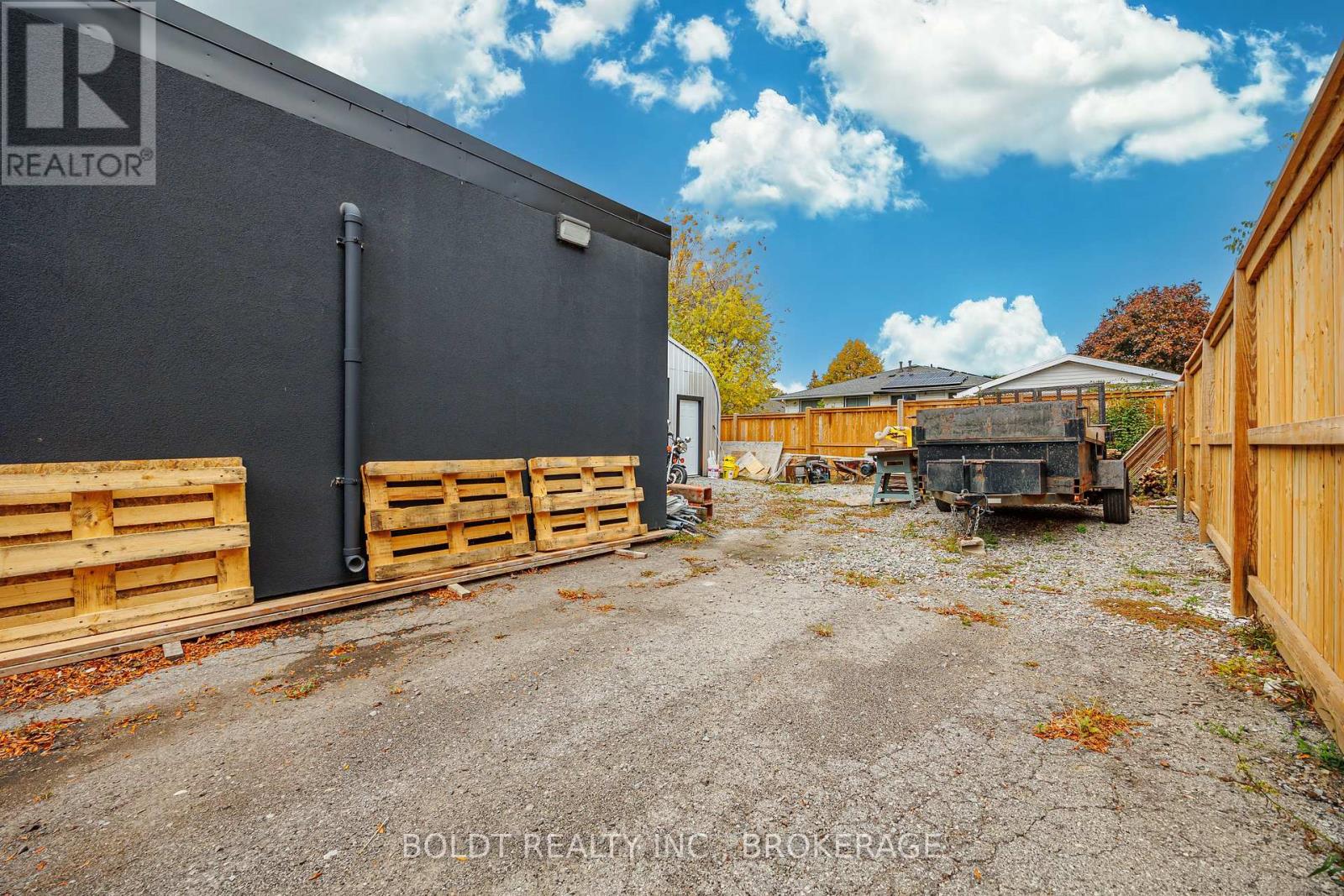 6 Secord Drive, St. Catharines (Lakeport), Ontario  L2N 1K8 - Photo 9 - X12483805