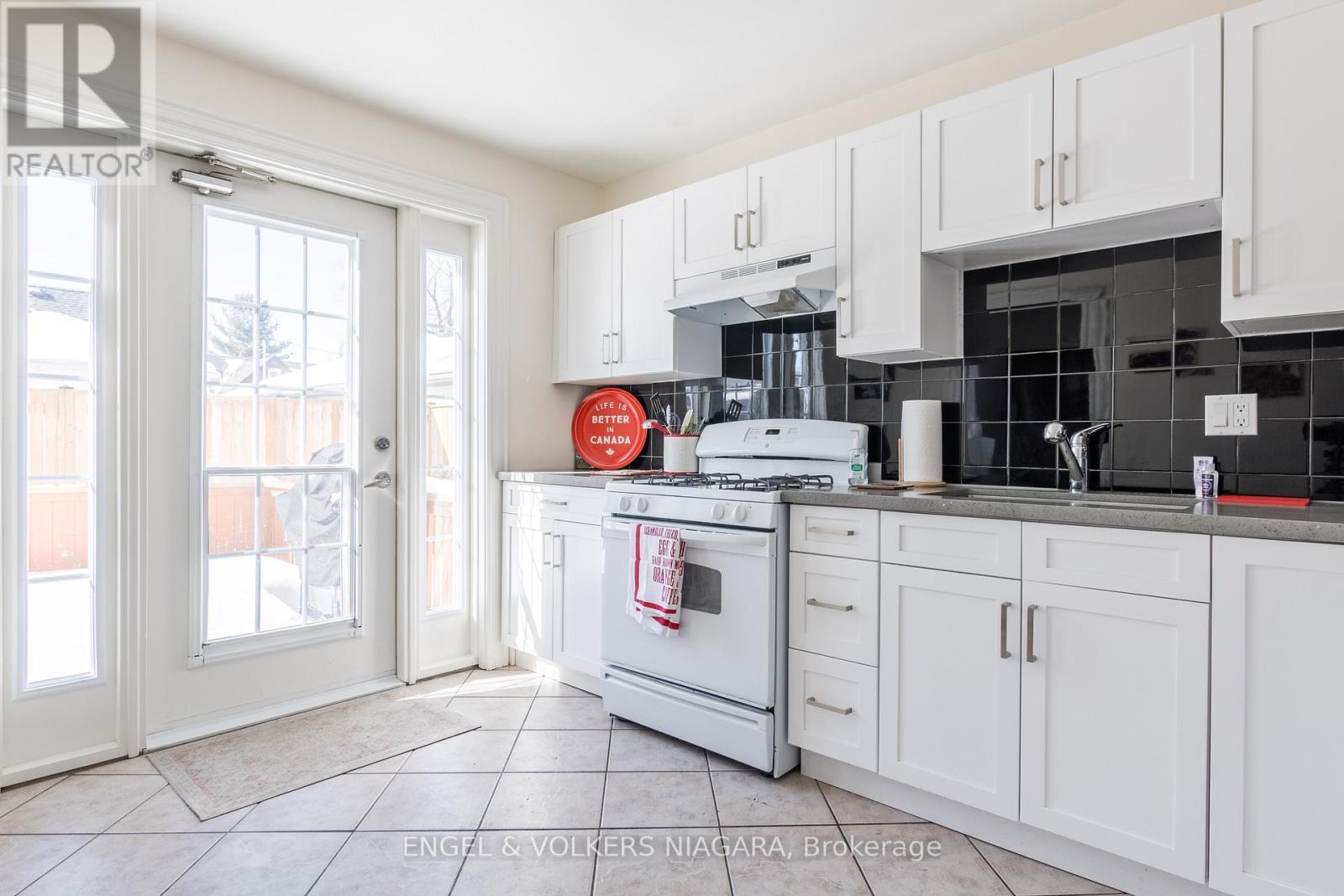 5643 Peer Street N, Niagara Falls, Ontario  L2G 1W8 - Photo 18 - X12483873