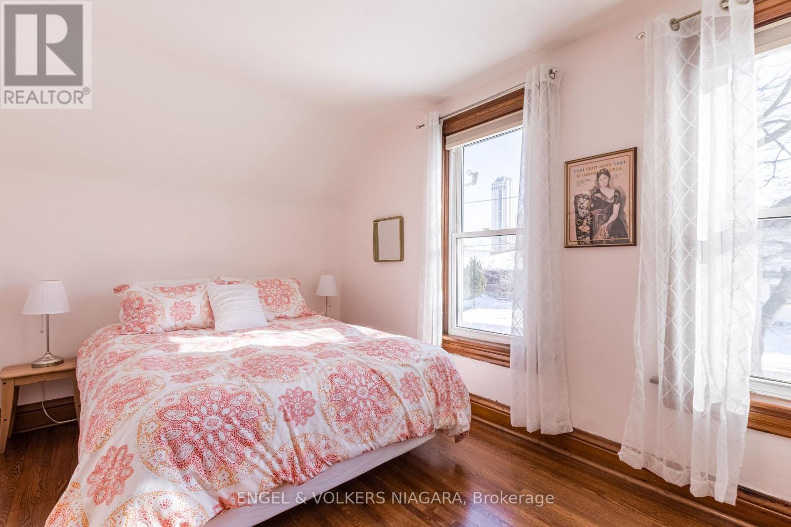 5643 Peer Street N, Niagara Falls, Ontario  L2G 1W8 - Photo 20 - X12483873