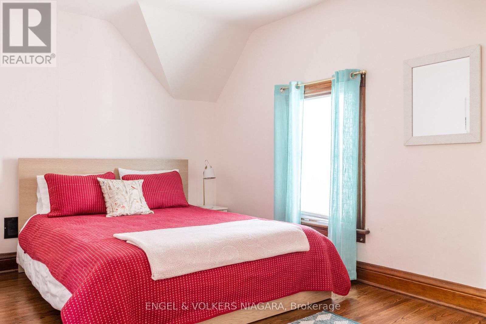 5643 Peer Street N, Niagara Falls, Ontario  L2G 1W8 - Photo 23 - X12483873