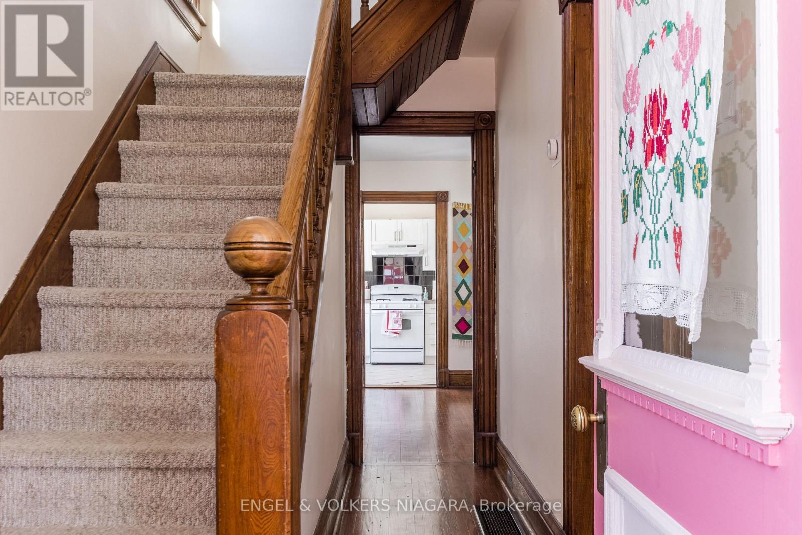 5643 Peer Street N, Niagara Falls, Ontario  L2G 1W8 - Photo 4 - X12483873
