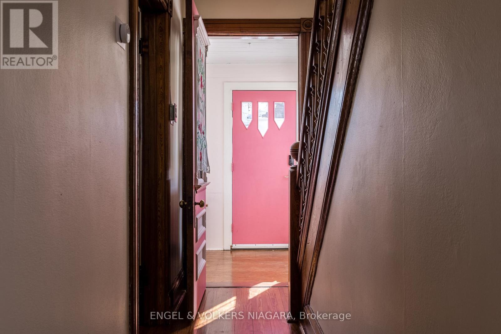5643 Peer Street N, Niagara Falls, Ontario  L2G 1W8 - Photo 5 - X12483873