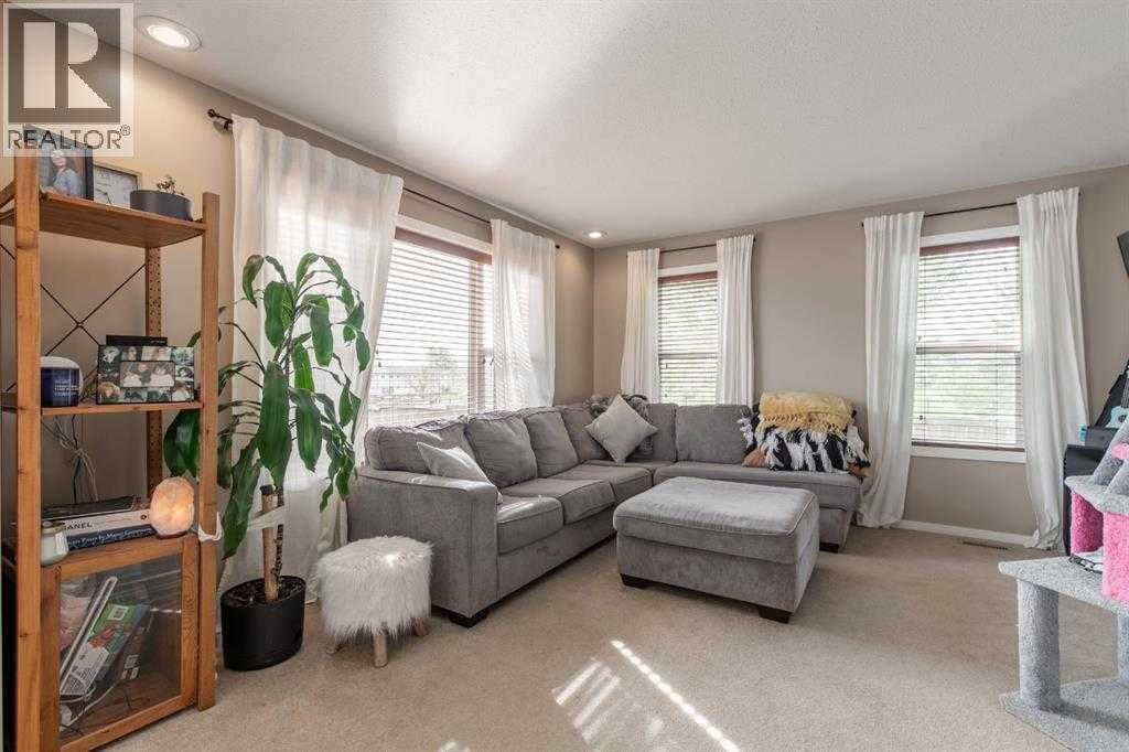 3 Aberdeen Road W, Lethbridge, Alberta  T1J 4Y5 - Photo 5 - A2267162