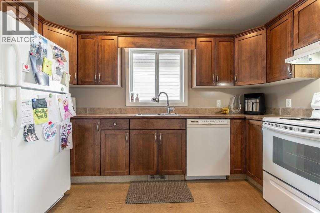 3 Aberdeen Road W, Lethbridge, Alberta  T1J 4Y5 - Photo 7 - A2267162