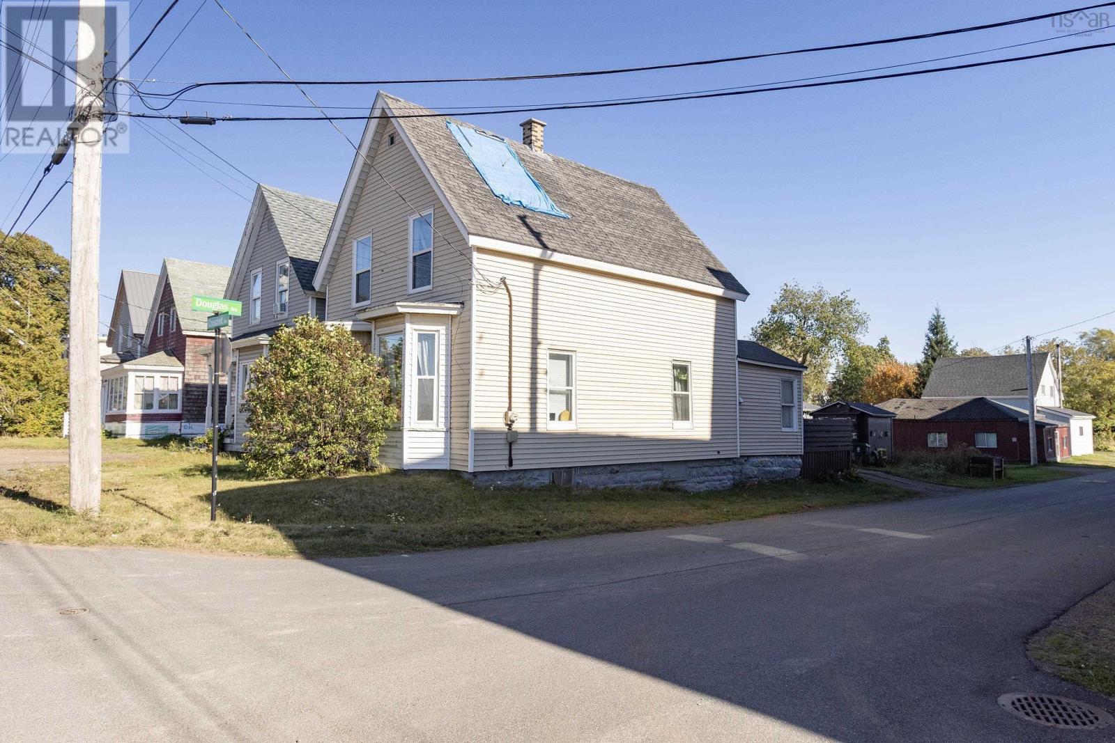 3 Crescent Avenue, Amherst, Nova Scotia  B4H 1T8 - Photo 2 - 202526680