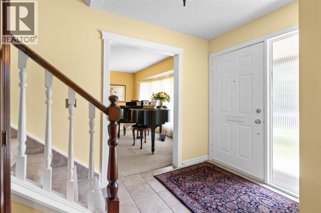 2716 Palliser Drive Sw, Calgary, Alberta  T2V 4G2 - Photo 2 - A2241673